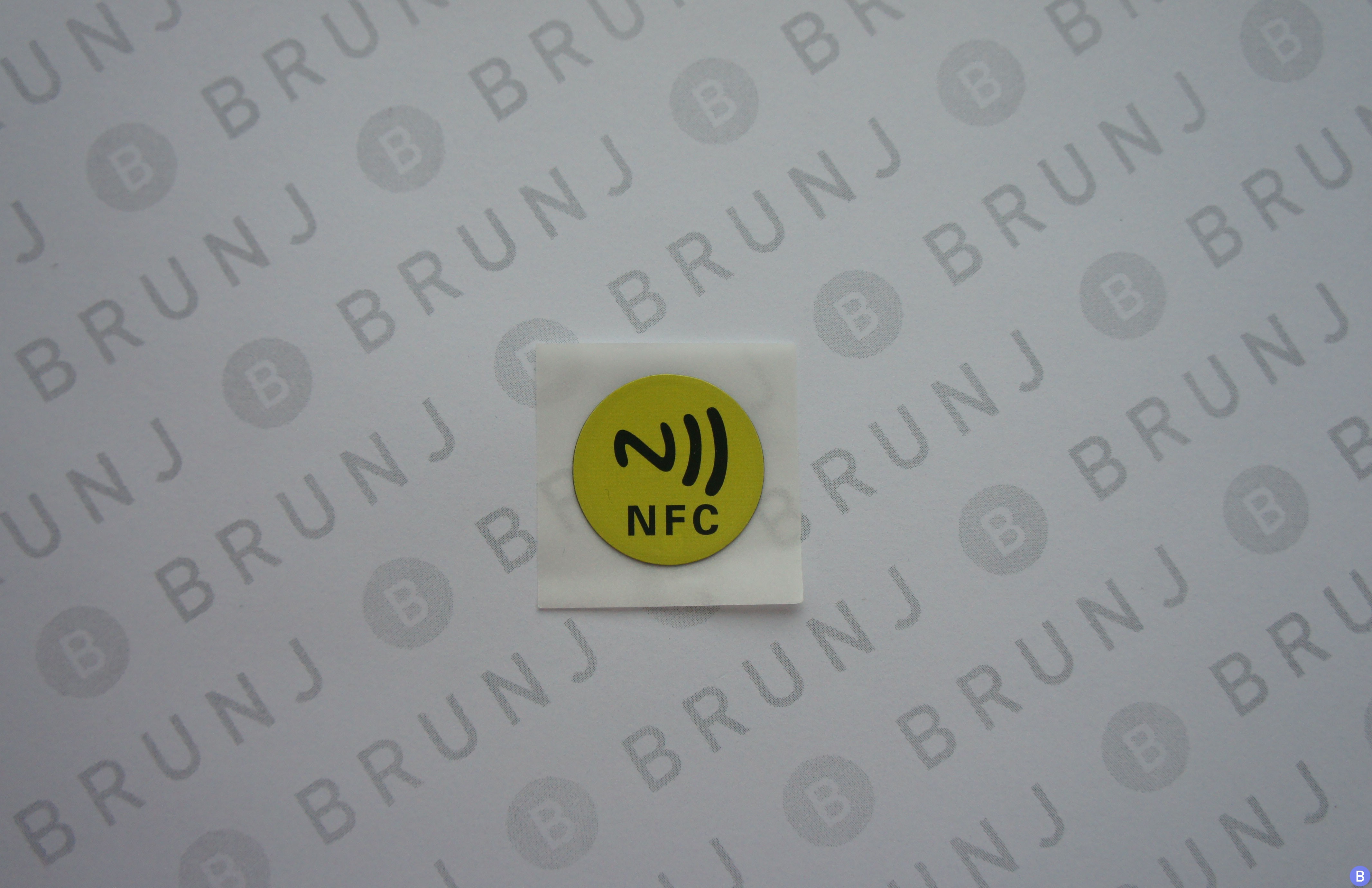Желтая NFC метка