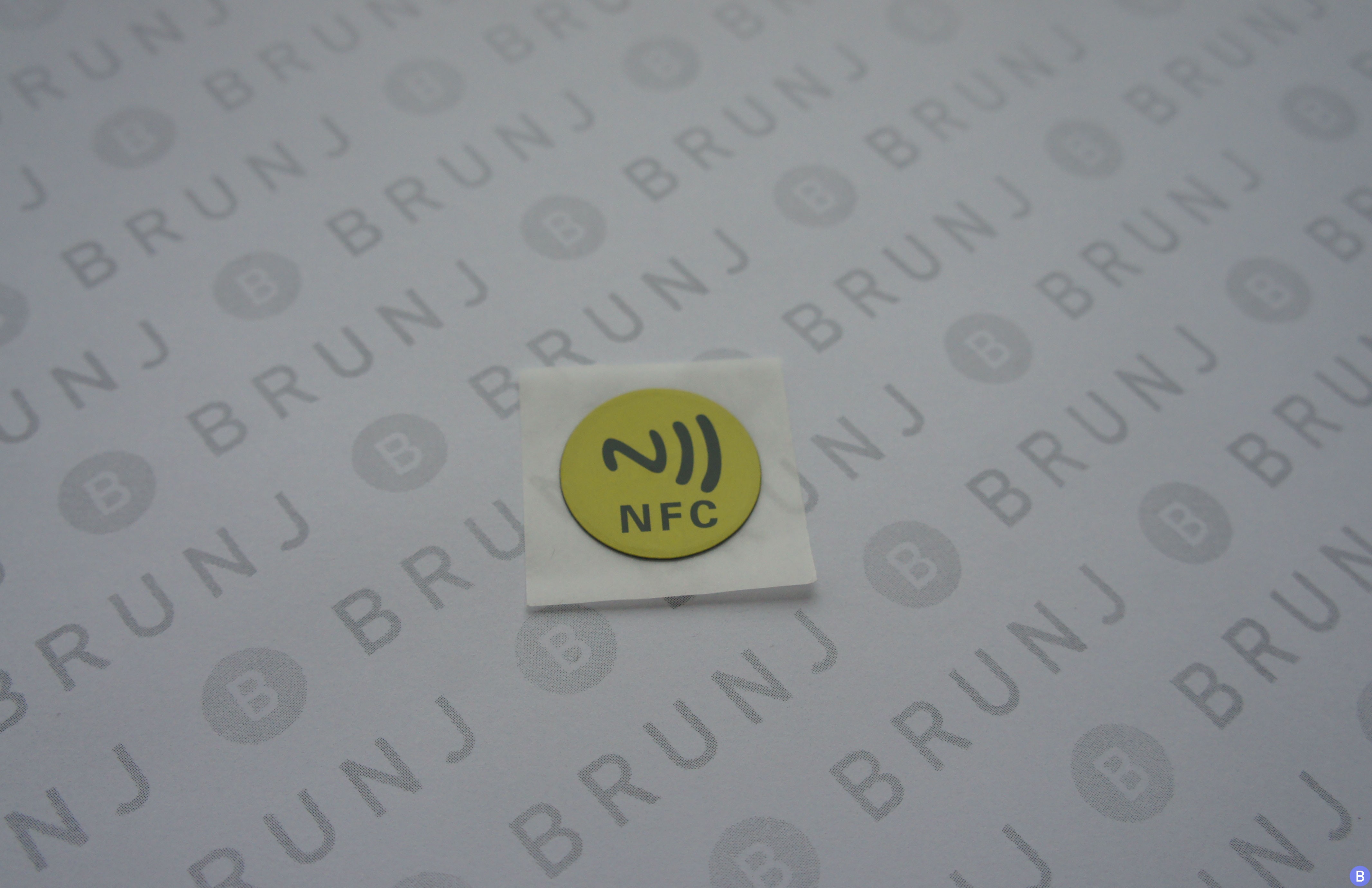 Желтая NFC метка