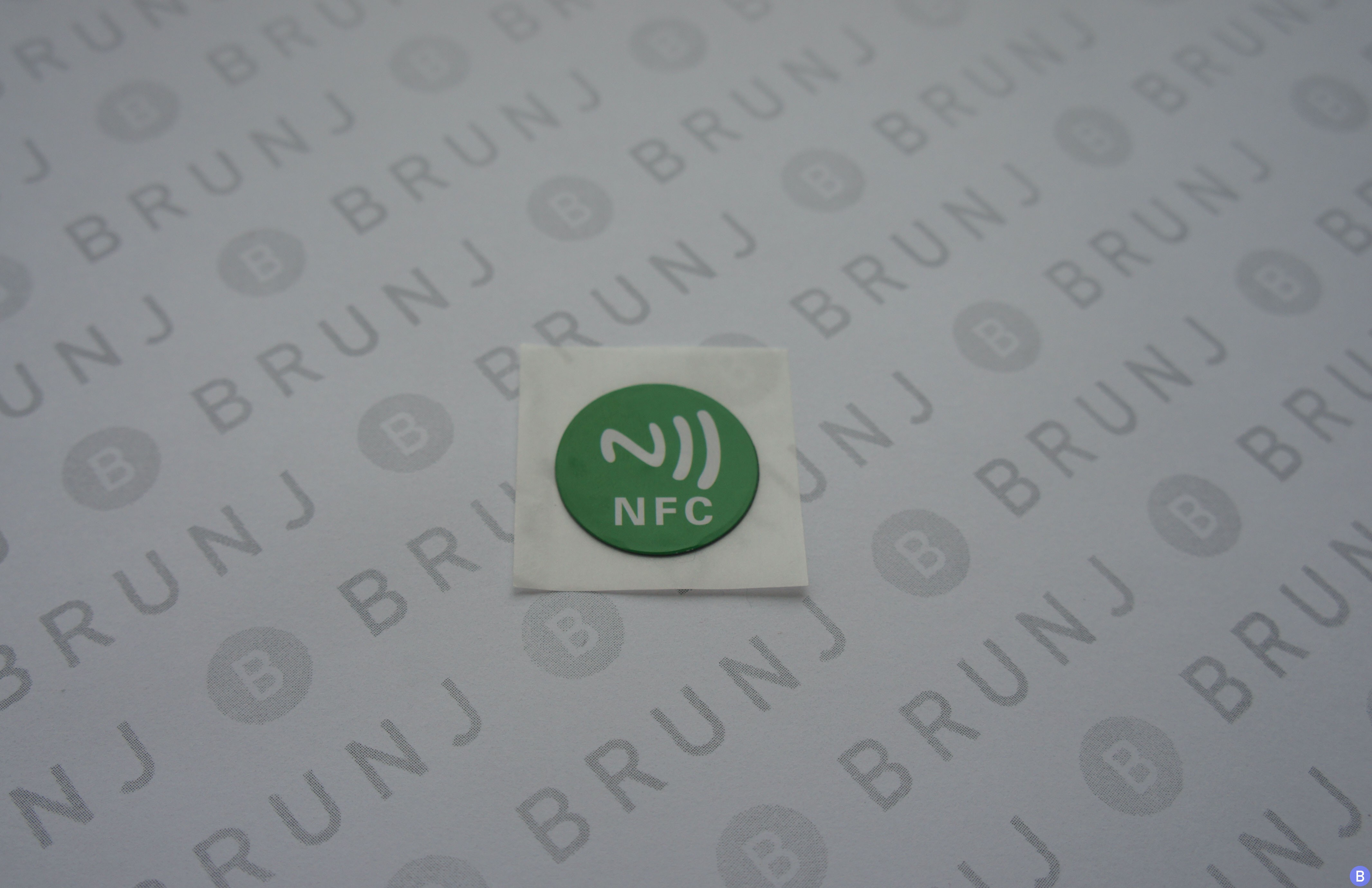 Зеленая NFC метка